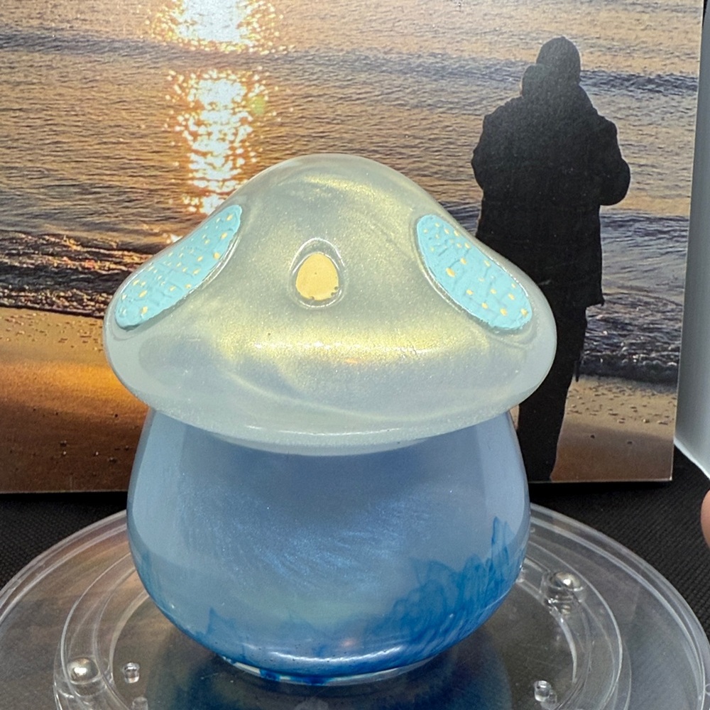 Blue and White Resin Mushroom Jar Decor - Picture 12 of 12